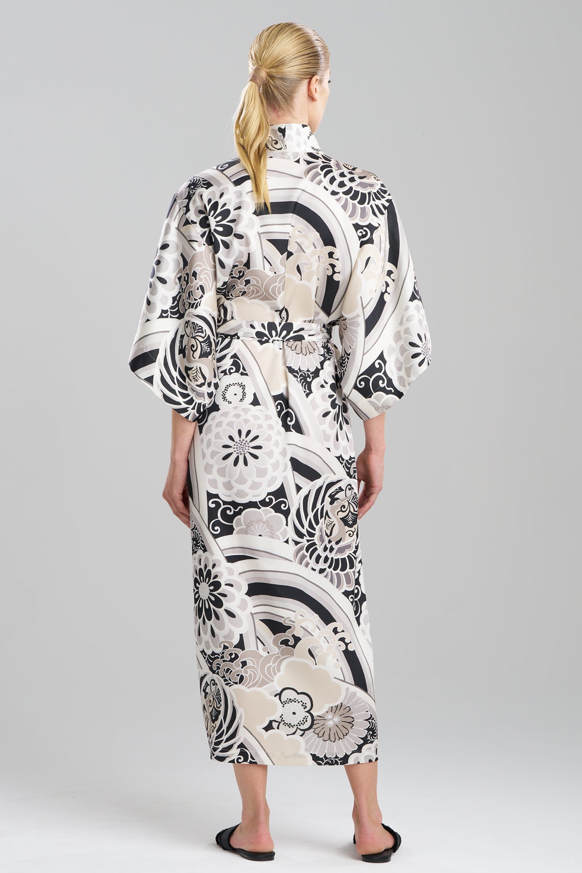 Metricon Robe Medallion Robe