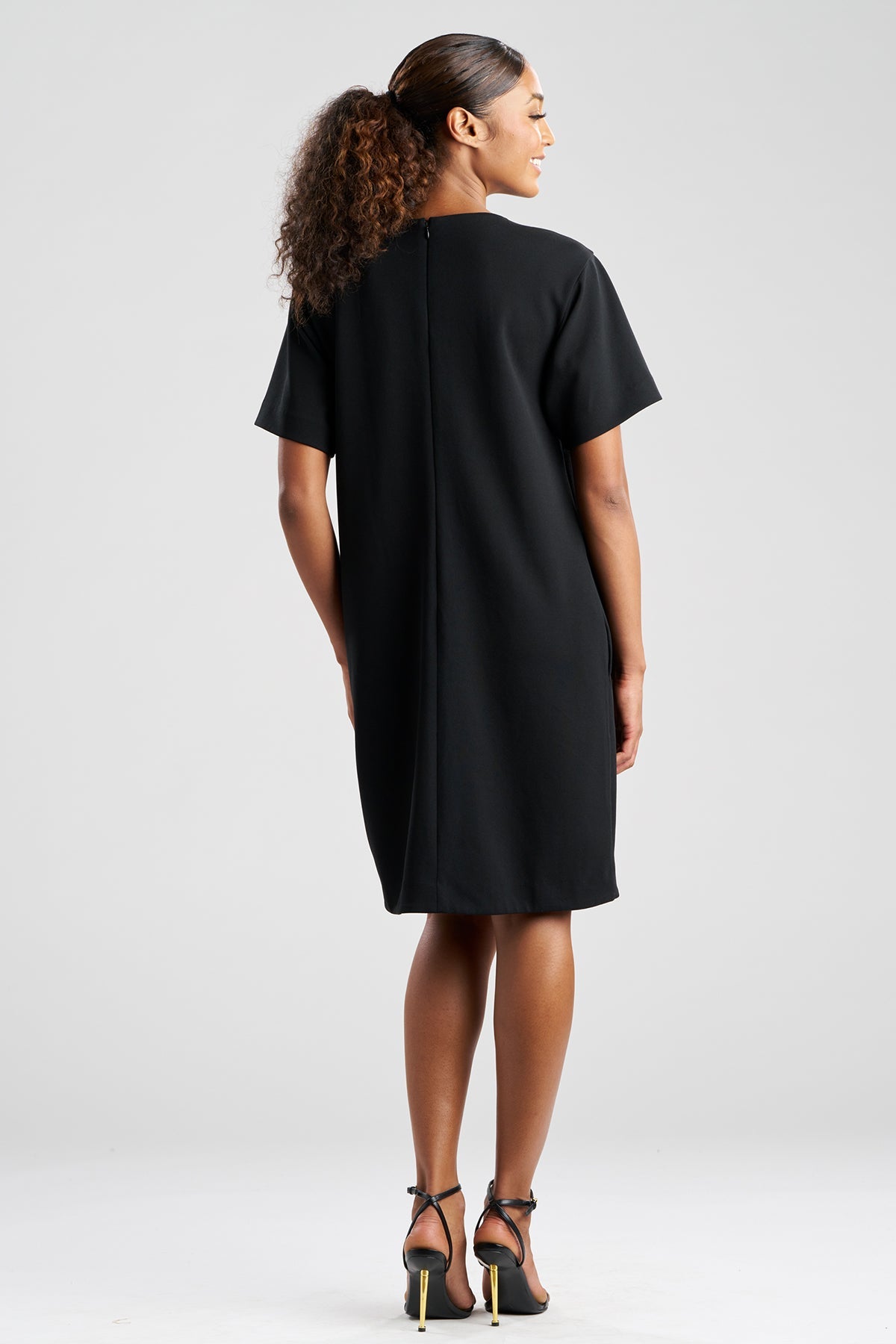 Natori - Solid Knit Crepe Embellished Short Sleeve Shift Dress - Women's - Black